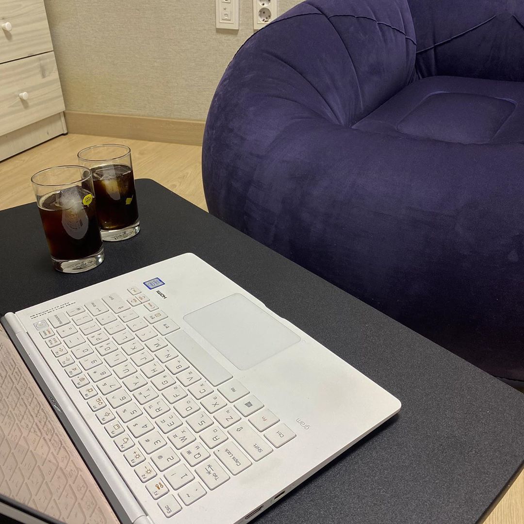 정현지 on Instagram: “홈카페엔 푸컵이랑 🐻🥃 #2020에브리데이푸 #에브리데이푸 #EverydayPooh”