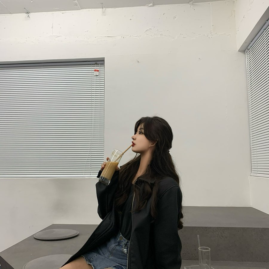 미주타키🍘🥢 on Instagram: “간지는 블랙이지.🦾
. :레더 자켓. 아이러니포르노 
남녀 공용인데  핏이 넘예🌝
@1rony9orno_official
.
- #아이러니포르노#IRONYPORNO#브랜드#남여공용”