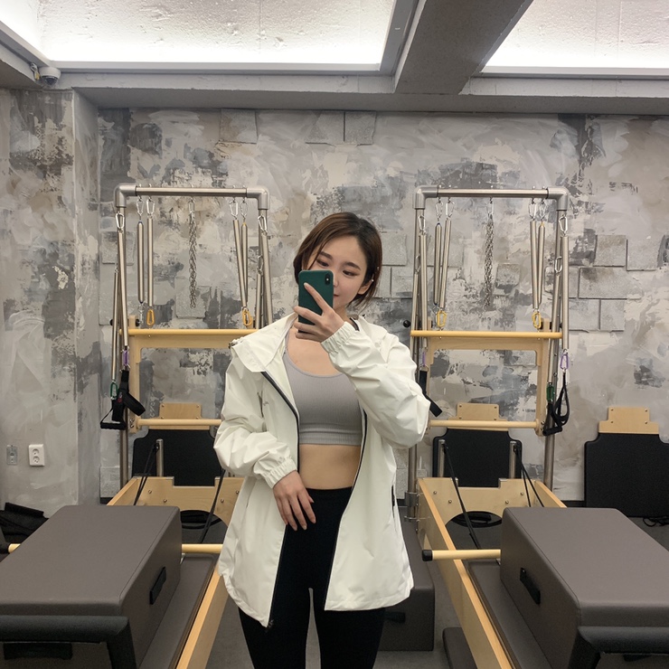 [레버니얼] 애슬레저 땀복, 여자 예쁜 바람막이로 운동할 때 효과 부스트! 효과적으로 땀을 내줘서 머슬매니아 처럼 몸만들기