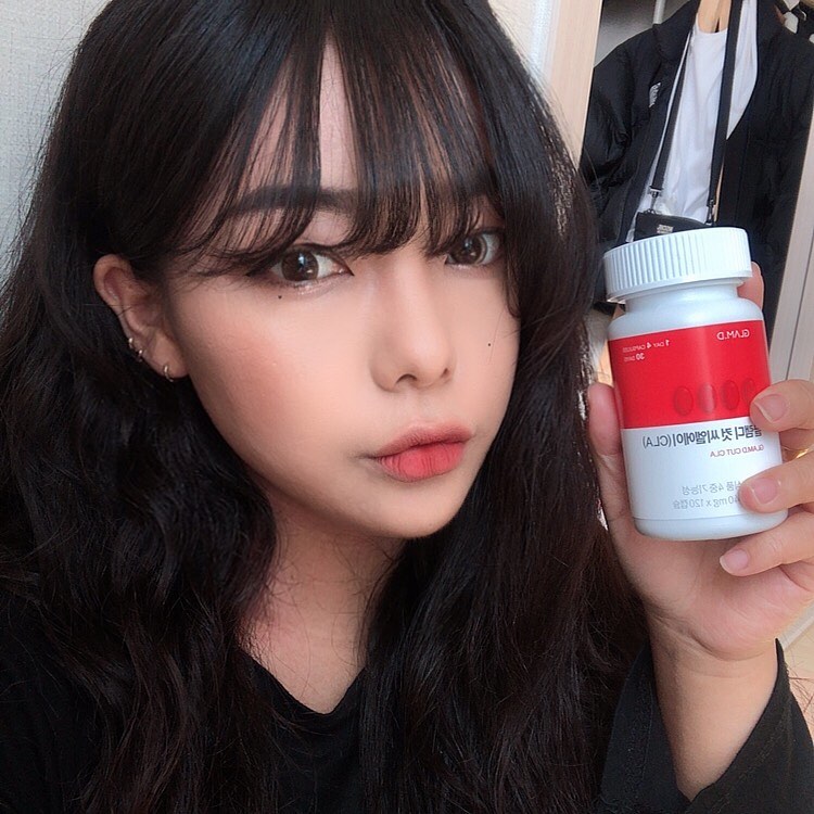 @1oveyourjung on Instagram: “글램디 컷 씨엘에이(CLA) ✨♥️ 다이어트 보조제 매일 달고 사는데 여태 먹어본 것 중에 제일 좋은 것 같다 ! 체지방 감소에 체고 체고 ! . .  #글램디 #glamd #글램디CLA #다이어트 #체지방감소 #기초대사량증가 #다이어트보조제…”