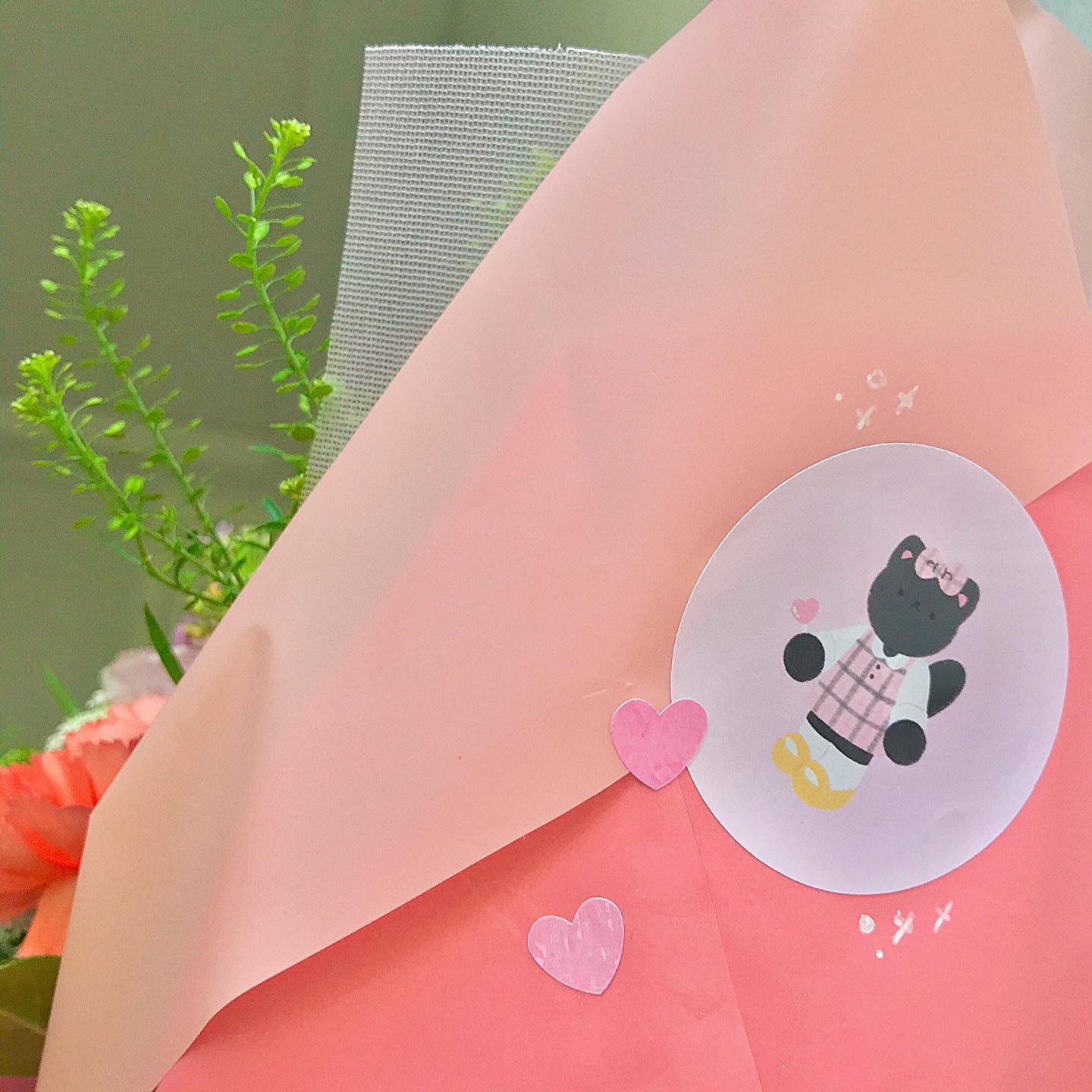 미리 드리는 #어버이날선물 
부모님께 드리는 꽃다발💐

다꾸는 아니지만 심심해서 꽃다발에 스티커도 붙이고 쓱싹쓱싹 써보기도 하면서 꾸며보기 히히힣

곧 #어버이날 ❤️