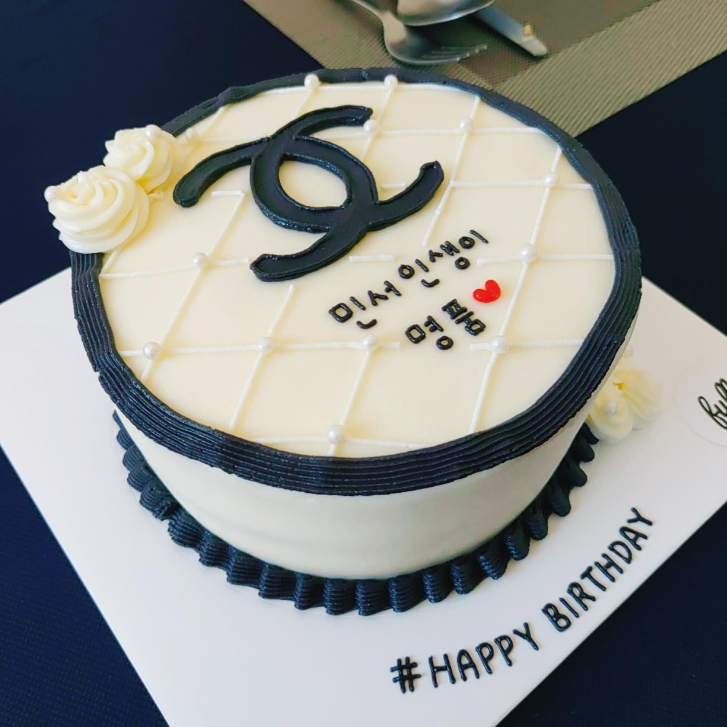 .
너무 예쁜 나만의 케이크🎂와 맛있는 음식들🍝
그리고 언제 만나도 즐겁고 수다가 끊이지 않는 
내 사람들과 함께💕 올해도 함께라서 행복해😍
.
.
.
#hbd🎂 #생일케이크 #생일스타그램 
#친스타그램 #먹스타그램 #맛스타그램 #일상 
#happybirthdaytome #daily #내인생이명품 
#태그안되는그녀 #워니