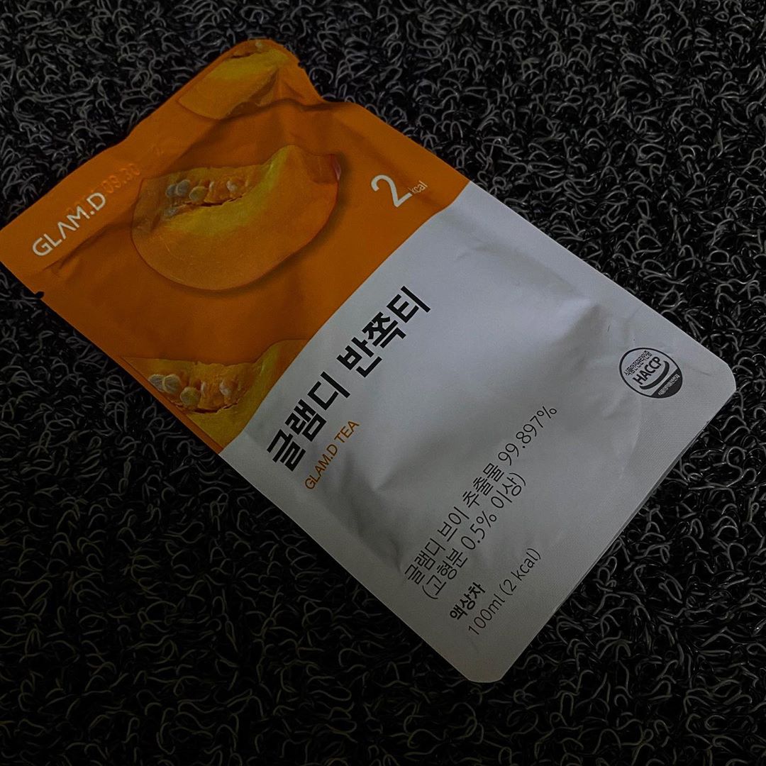 나교미 on Instagram: “🙉글램디 반쪽티🙉  맵고, 짜고 자극적인 음식이 낙인 나교미를 위한 글램디 반쪽티 ఇ  가공하지 않은 본연의 원료를…”