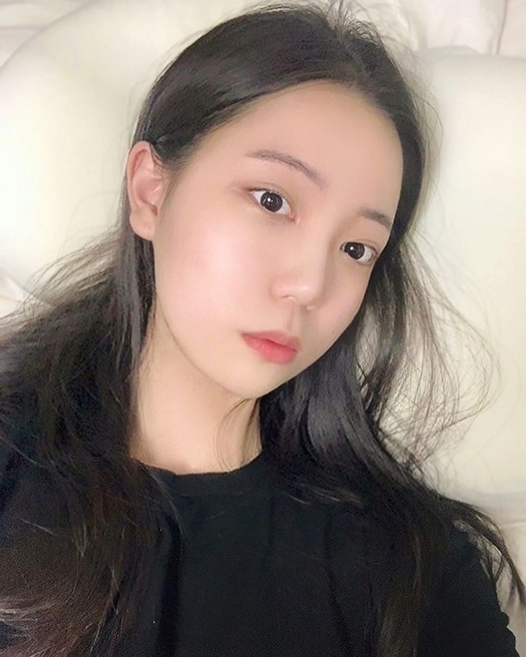 유화🇰🇷yuhwa on Instagram: “원재료에서 단 1%만 얻을 수 있는 귀한 쌀겨오일을 90%, 7가지 식물성 오일을 담아 #안심성분인정  피부 테스트 결과 0.00 저자극 인증 완료 #저자극인정  피부에 닿는 느낌이나 자연적인 향이 좋았어요ㅎㅎ  그리구 신기하게 눈에 들어가도 하나도…”