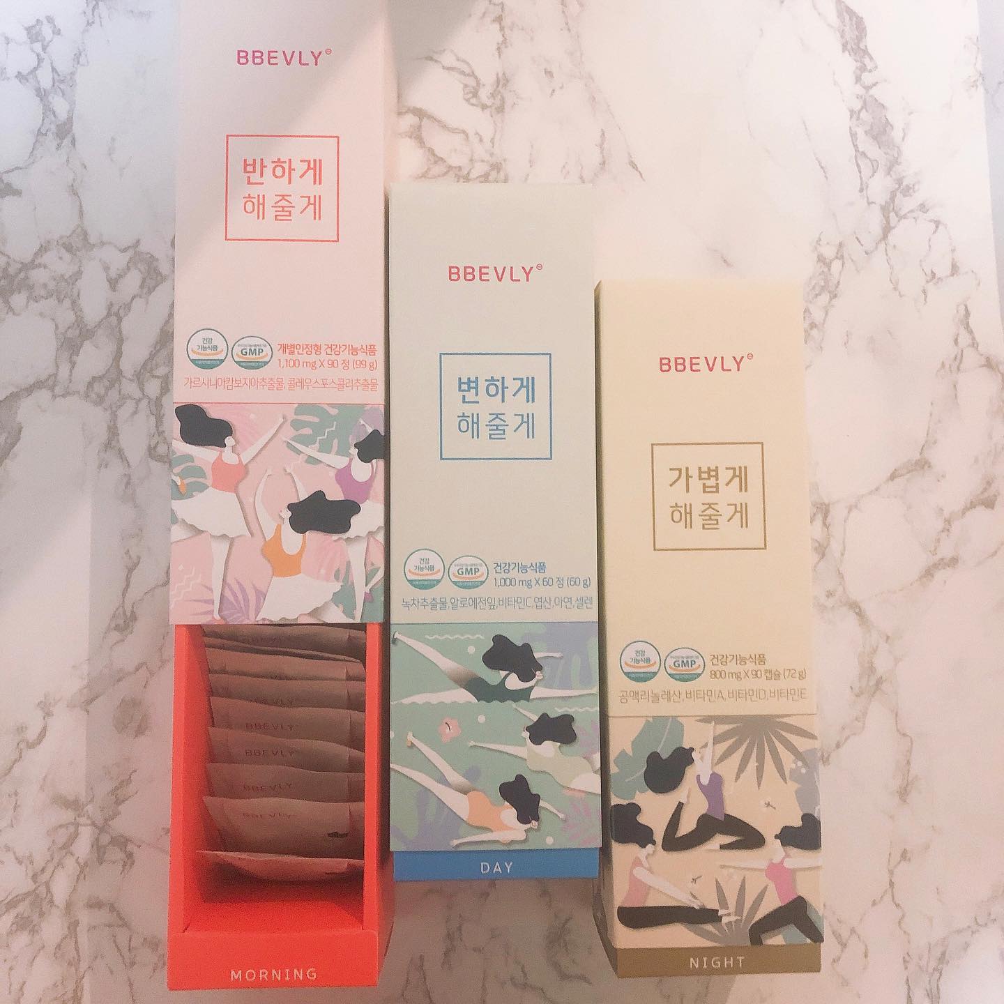 .
난 아직 준비가 안됬느데 갑자기 찾아온 여름😱
얇아진 옷에 급찐살 정리를 해야할것 같아서 한달정도 기간을 두고 다이어트를 맘먹은뒤 나의 한달다이어트에 함께하게 된 #빼블리
#빼블리다이어트 성공후기가 많아 시작하게 되었는데
아침, 점심, 저녁으로 하루 3번 먹는게 좀 힘들지만,
물 안먹는 나에겐 빼블리를 먹으면서 먹는 물의양이 많이 늘어서 이것만 꼬박꼬박 챙겨먹어도 배부름😋
애쓰지않아도 적게먹게되고 뭐 그런 일석이조?!
.
지금 7일째 복용중💊
첫주는 워잉업 개념으로
식사량은 줄이지않았고
빼블리만 꼬박꼬박 챙겨먹는중인데
일단 화장실을 엄청 잘갑니다
먹은거 다 빠지는 느낌 후후
그래서 7일차 몸이 뭔가 클린해진 느낌이라
내일부터는 식사도 조절하고 홈트도 병행할 예정이에요
.
4중 체중감소 원료와 각종 비타민, 엽산 등등 
30여종의 영양보충 부원료 까지 있어 비타민 따로 챙겨먹을 필요없이 빼블리 하나면 OK👌
90포에 한달분 대용량에 비하면 가격은 착한편!!
.
중간 체크 또 쓸께요💕
.
#이번엔진짜 #독한다이어트 #한달만 #해봅시다

#솔직후기 #빼블리한달다이어트 #빼블리솔직후기 #빼쁠리감량후기 #한달다이어트 #다이어터 #다이어트 #평생숙제 #일주일다이어트 #ad