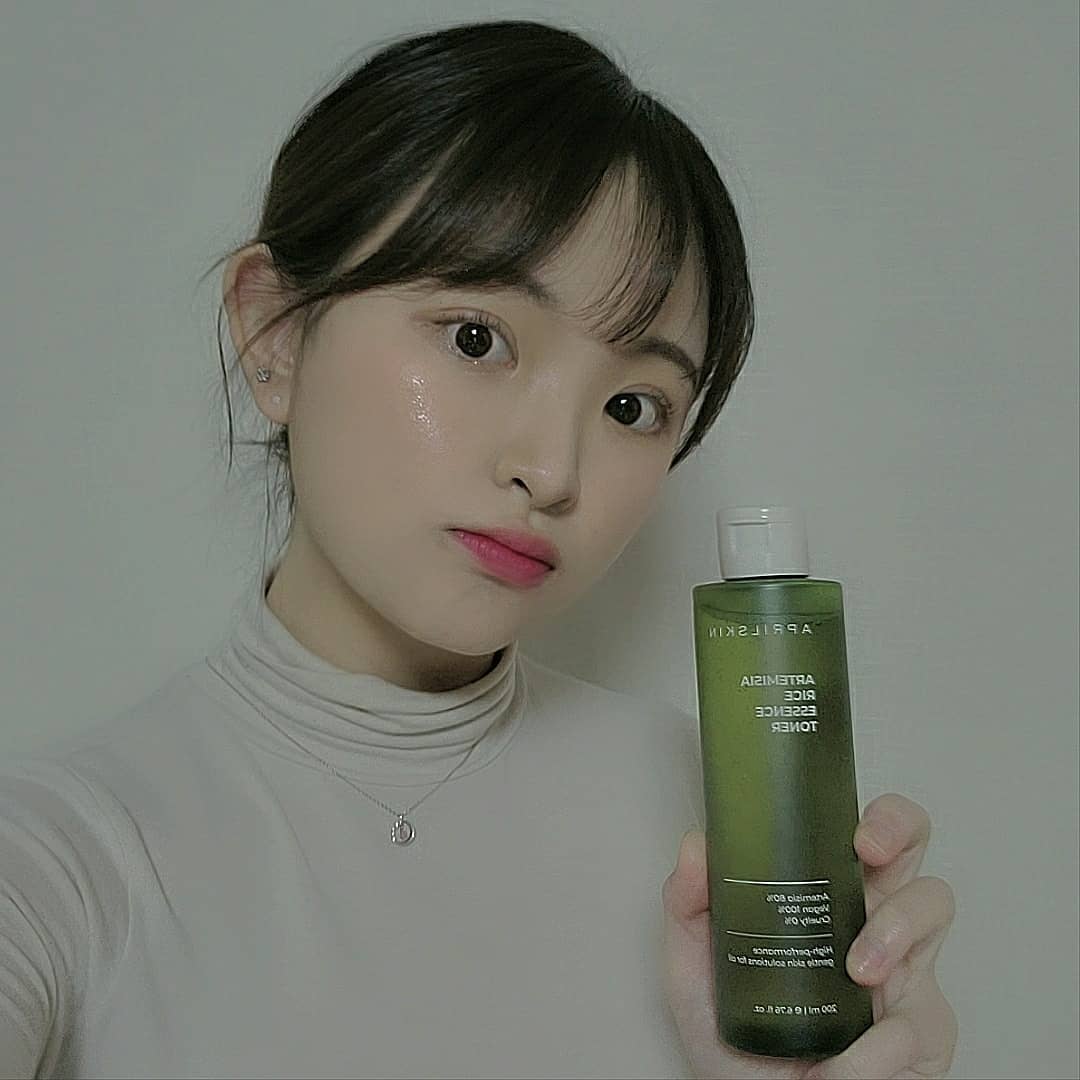 민주’s Instagram profile post: “쑥떡에센스 토너🌿
-
-
9가지 임상시험을 받은 토너🌌
2주만에 좋아지는 피부 느껴보세용 ---‐--------------------------------------------------
무엇이든 기초가 탄탄해야하는 법😉”