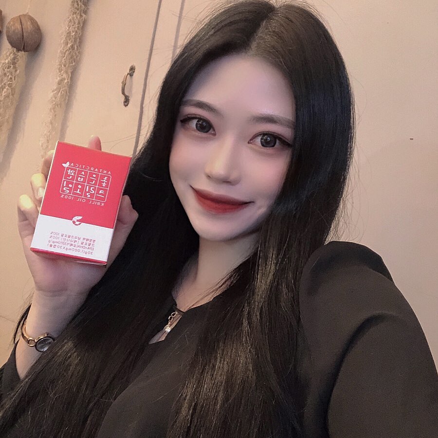 김하나 on Instagram: “건강 챙기시는 분들, 영양제 챙겨드시는 분들이라면 한번쯤 들어보셨을 #크릴오일 🦐 제품입니다 ⠀ 예전에는 오메가3 제품을 많이 찾으셨지만, 크릴 오일이 나오고 나서는 이와 관련된 제품에 대한 관심이 높아졌는데요🤔 ⠀ 크릴새우는 인지질 EPA DHA…”