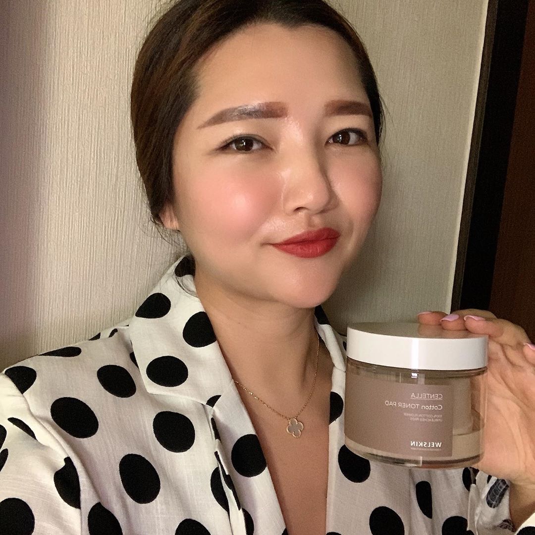YUN🌸 on Instagram: “⠀ ⠀ 요즘 세안후 스킨패드로 잘 사용하는 #센텔라목화솜토너패드 인데요,⠀⠀ ⠀ ⠀ 병풀추출물과 천연유래추출물들이 함유돼있어…”