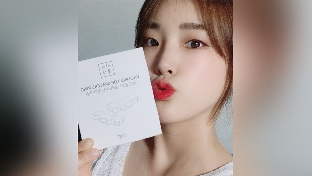 신혜지 sʜɪɴ ʜʏᴇ ᴊɪ on Instagram: “[바디공식 밸러니스 발가락링]  제가 비대칭이 심해서 요 제품에 관심이 생겨서 찾아봤었는데!! . 발가락 사이의 공간이 생겨서 바른 걸음걸이로 걷게해서 몸매가 틀어지는 것을 완화하고 올바른 자세를 유지 할 수 있게  도와준다고👍🏻 . 그리고…”