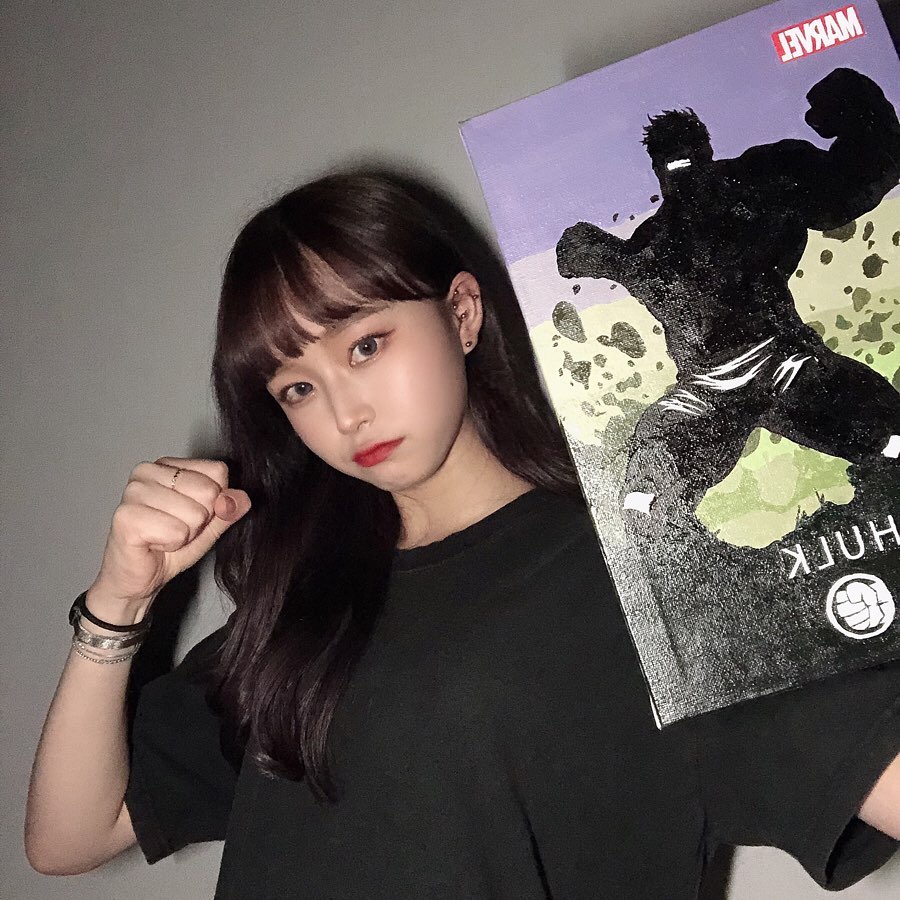 박다솜(20) on Instagram: “- 나 박다솜은 히어로다 토르 만큼 강한 짜릿함을  지녔기 때문이다. 내 매력에 닿는 순간 짜릿함에 반해버릴 것이다. - "FIND YOUR POWER" . . . . . #마블매니아 #MarvelMania #마블파워챌린지 #셀피 #셀카 #협찬…”