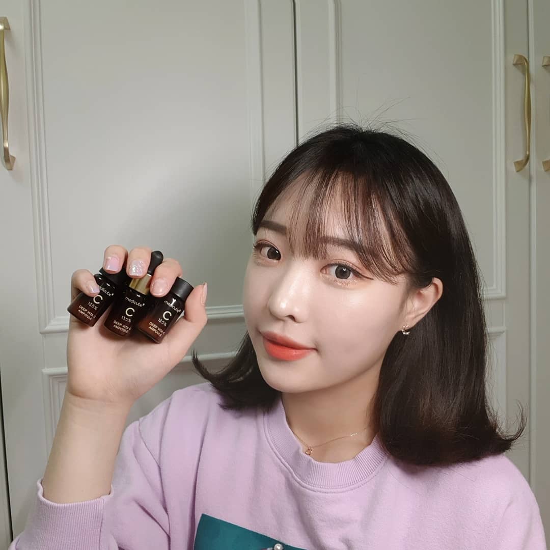 💛💜💛💜💛💜💛💜💛💜💛💜💛 on Instagram: “🧡[메디큐브] 딥 비타C 앰플🧡 💛여름은 다가오고 주근깨와 잡티가 생겨서 고민하고 있었는데 ✨메디큐브 딥 비타C 앰플✨을 받았어요 민낯에도 피부가 한 층 더 밝아지고 화장도 쫀쫀하게 잘 받고 피부가 빛나는 것을 느꼈어요💛 💛다들 여름 잡티를 대비해서…”
