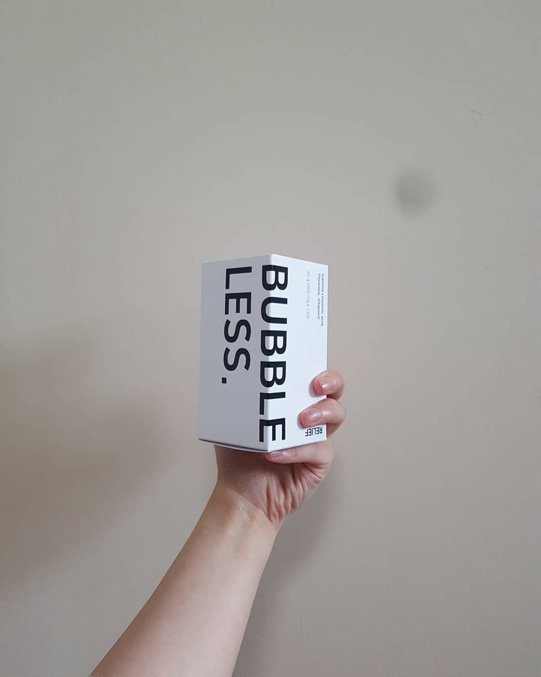 송아연 ソンアヨン on Instagram: “월경 전 증후근이 좀 있는 편인데 버블레스가 그 증후근을 완화시켜주는 것 같아요!! 원래 월경전에 몸도 무겁고 늘 피곤한데 버블레스에 들어있는 감마리