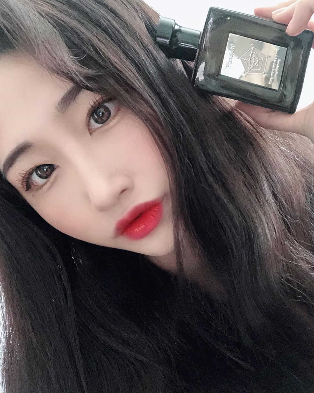 이 규리 on Instagram: “새로운 제품으로 또 가져왔어요 ! 섬유유연제의 부드럽고 은은한 느낌 ! 갓 빨래한 옷에서 나는 포근한 향 ! 막 샤워하고…”
