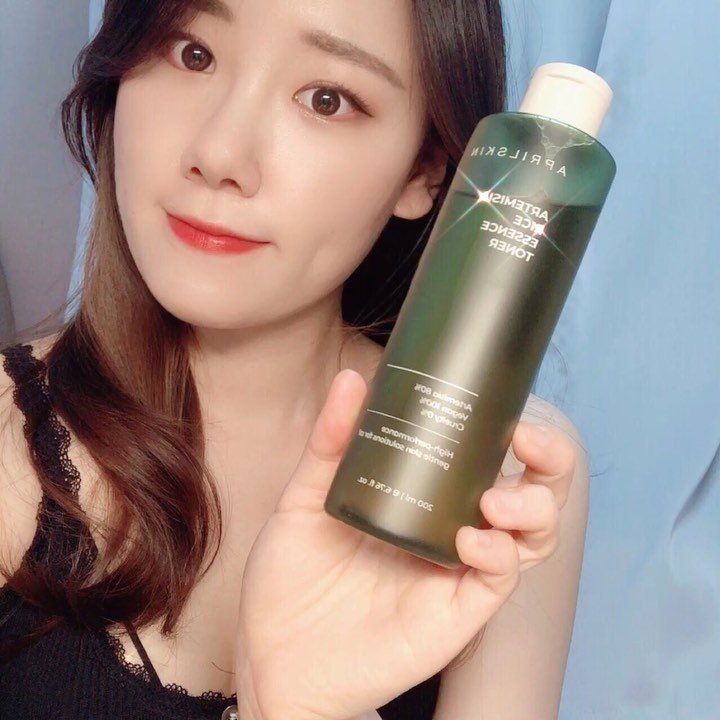 ᴰᴼᴸᶜᴱ ᵛᴵᵀᴬ’s Instagram photo: “[에이프릴스킨]쑥떡에센스토너🌿  약산성 포뮬라로 피부 본연의 상태를 유지해주는 고효능 저자극 에센스 토너예요:) 사용할수록…”