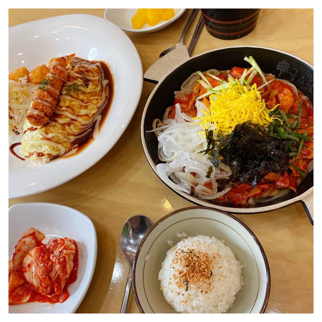 오랜만에 오므라이스 먹네용☺👍
점심은 역시 푸짐하게ㅎㅎㅎ
속이 든든해야 평일은 힘이나죠 :)
⠀ ⠀ ⠀ ⠀ ⠀ ⠀ ⠀ ⠀ ⠀ ⠀ ⠀ ⠀ ⠀ ⠀ ⠀ ⠀ 
제육비빔면 처음 먹어보는데 ㅎㅎㅎ
생각보다 더 매콤! 오므라이스는 항상 짱✋
면 한입 먹고 제육에 밥도 한 입 먹고~!
생각보다 제 입맛에는 맞았어요👏👏
⠀ ⠀ ⠀ ⠀ ⠀ ⠀ ⠀ ⠀ ⠀ ⠀ ⠀ ⠀ ⠀ ⠀ ⠀ ⠀
내일이면 마지막 평일이네요 ㅎㅎㅎ
조금만 더 인친님들 힘냅시당 🏃‍♂️🏃‍♂️
⠀ ⠀ ⠀ ⠀ ⠀ ⠀ ⠀ ⠀ ⠀ ⠀ ⠀ ⠀ ⠀ ⠀ ⠀ ⠀ ⠀ ⠀ ⠀ ⠀ ⠀ ⠀ ⠀ ⠀ ⠀ ⠀ ⠀ ⠀ ⠀ ⠀ ⠀ ⠀ ⠀ ⠀ ⠀ ⠀ ⠀ ⠀ ⠀ ⠀ ⠀ ⠀ ⠀ ⠀ ⠀ ⠀ ⠀ ⠀ ⠀ ⠀ ⠀ ⠀ ⠀ ⠀ ⠀ ⠀ ⠀ ⠀ ⠀ ⠀ ⠀ ⠀ ⠀ ⠀ ⠀ ⠀ ⠀ ⠀ ⠀ ⠀ ⠀ ⠀ ⠀ ⠀ ⠀ ⠀ ⠀ ⠀ ⠀ ⠀ 
#국수나무#국수나무고고제육면#맞팔
#국수나무고고제육덮밥#좋아요#일상
#고고시리즈체험단#제육비빔면이벤트
#국수나무제육비빔면#좋아요반사#직딩
⠀ ⠀ ⠀ ⠀ ⠀ ⠀ ⠀ ⠀ ⠀ ⠀ ⠀ ⠀ ⠀ ⠀ ⠀ ⠀