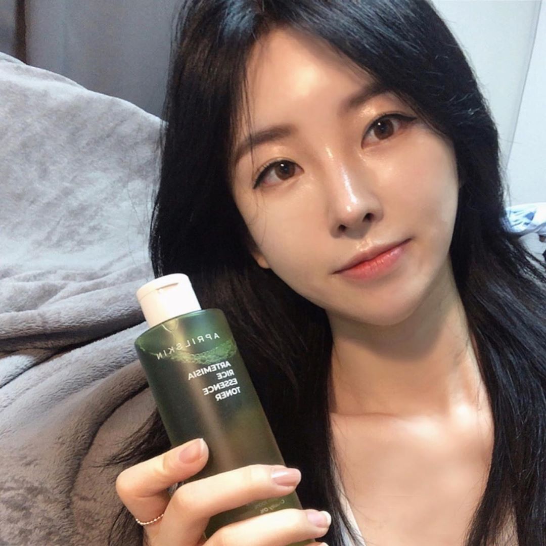 @o.8.i.3_ on Instagram: “마스크 쓰고 다니느라 피부과도 한동안 못 가고, 입 주변 뾰루지 폭탄 맞았었는데 .. 2주 쓰고 각질 다 벗겨진 기분 동물성…”