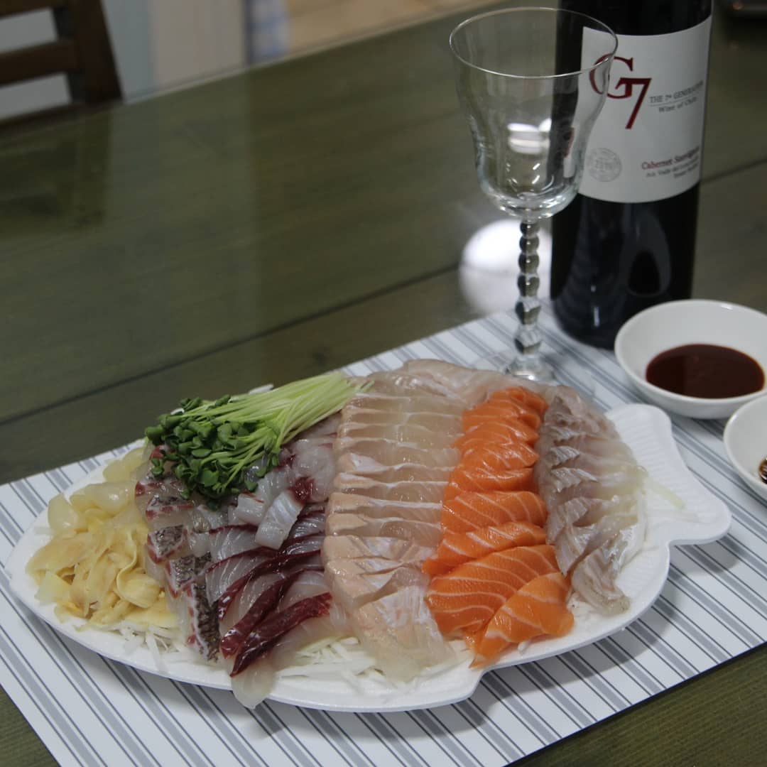 #노량진수산시장 가성비 좋은
#일성수산 수족관에 큰 생선만
있어 이케시메 작업후 숙성된
회맛이 #핵존맛~~
⠀
살이 찰지고 쫀득쫀득하니 넘
밋있어요~
숙성 냉장고에 2~3시간 숙성시킨,
#활어숙성모듬회
맛있게 먹으려면 예약은 필수!!
⠀
일성수산 실속패키지
4만원, 6만원,8만원, 10만원
광어, 우럭, 도미, 숭어, 연어, 농어 중
⠀
#노량진회포장회배달_드라이브스루 문의 010-5446-9856
⠀
#노량진맛집, #노량진수산시장맛집, #노량진횟집, #노량진수산시장횟집, #노량진수산시장횟집추천,
#노량진모듬회, #노량진수산시장모듬회, #노량진회배달, #노량진수산시장회배달, #노량진수산시장회포장,
#노량진수산시장드라이브스루, #일성수산 #주말메뉴 #집들이메뉴