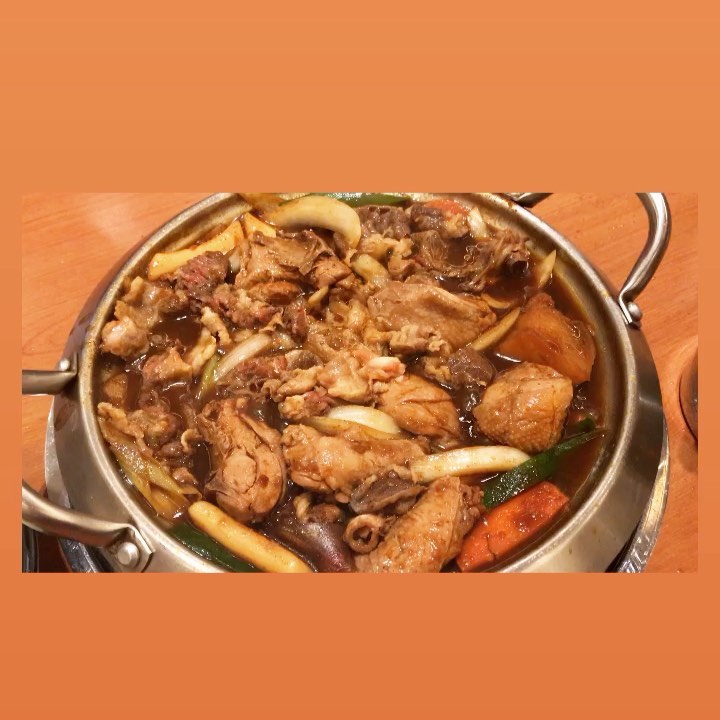 이주 on Instagram: “놀부도 반한 🐓 흥부찜닭 !! : 동대문 롯데피트인 8층에 위치한 쾌적한 분위기의 찜닭 집이에요 간장 김치 치즈 해산물…”
