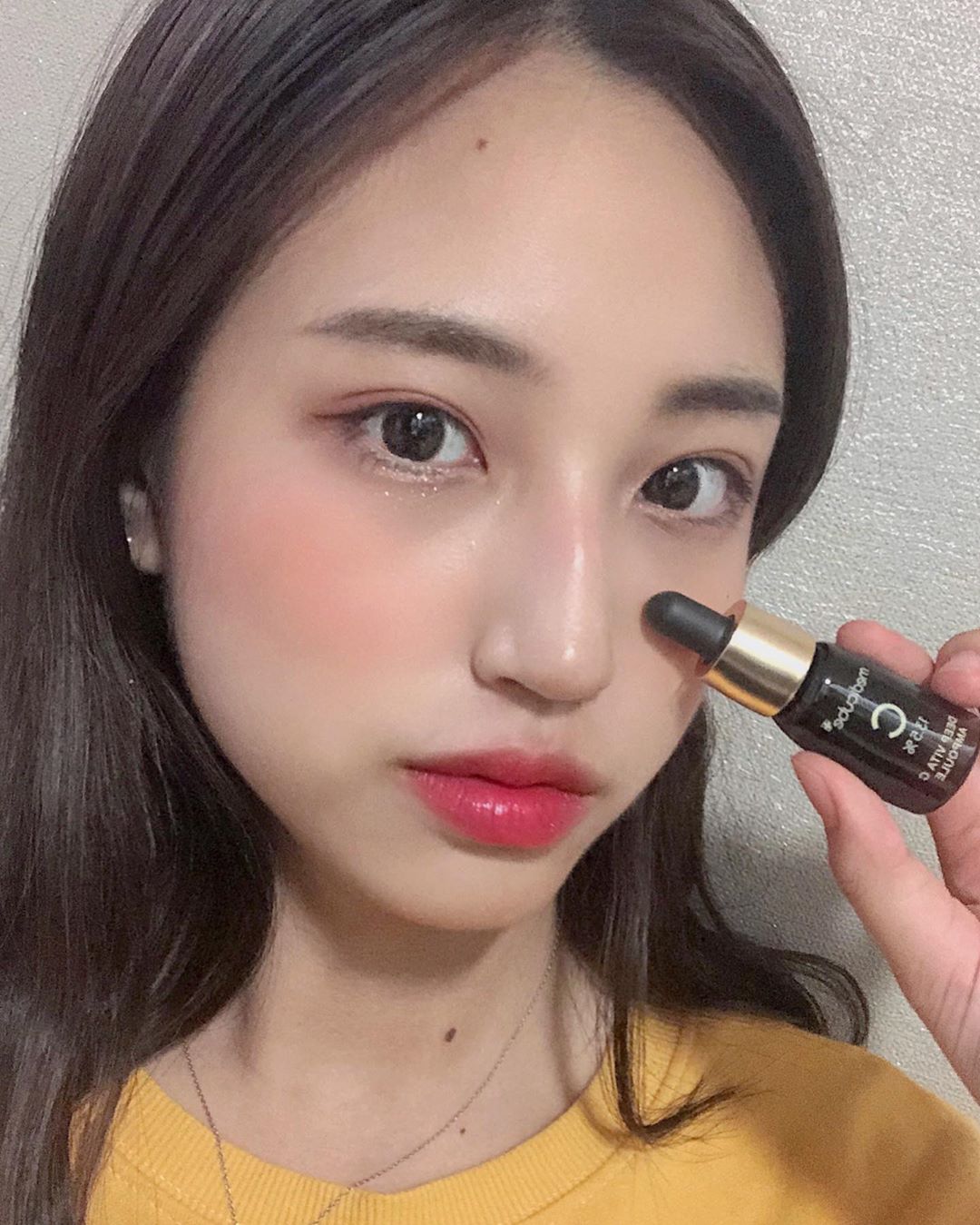 임서연 on Instagram: “믿고 쓰는 메디큐브✨ 쫀쫀해서 화장도 잘 먹는다 (*˘︶˘*).｡.:* ♡ 7일동안 꾸준히 발라줬더니 피부좋아졌다는 소리도 듣고 짱짱😎  #메디큐브 #medicube #딥비타c앰플 #비타민c앰플 #톤업앰플 #미백앰플 #7일앰플 #순수비타민 #잡티관리…”