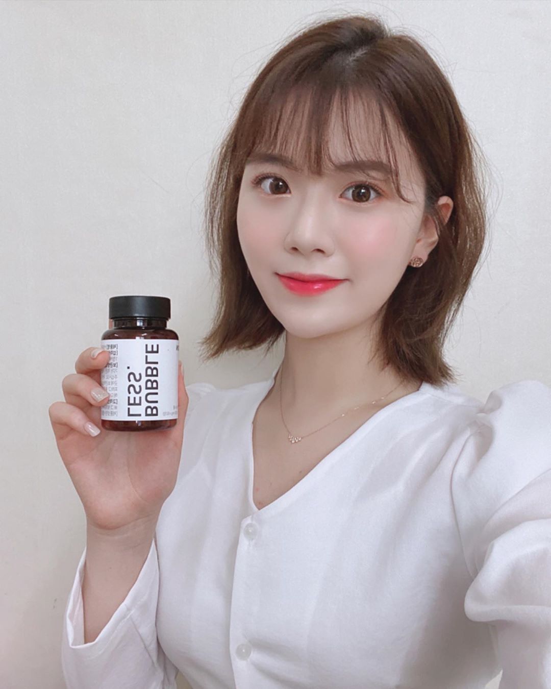 채연 (彩娟) on Instagram: “🌸버블레스 아이언🌸 철분 특유의 비린맛을 포도향으로 잡은 맛있는 철분제 철분과 엽산이 함께 들어있어 더욱 좋은 영양제 모두 하루 한 알 버블레스 아이언으로 건강 챙기세요❤️ . . . . . #버블레스 #버블레스아이언 #철분제 #철분제추천 #엽산…”
