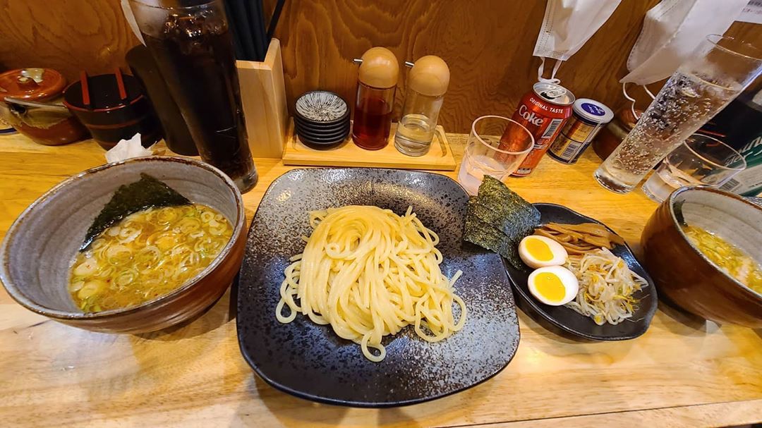 유 진’s Instagram profile post: “홍대 데이트 갔다오다 진짜 맛집 찾았다 거짓말아니고 아부아니고 진짜 진짜 존맛탱집 이다 진짜 지금 까지 먹어본 일본 음식중에 젤 맛있다 여기는 진짜 홍대