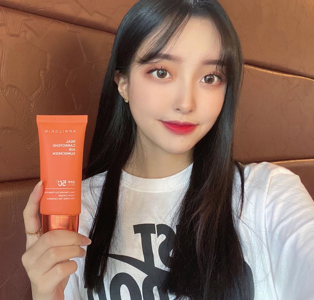 지아 on Instagram: “🥕리얼 캐로틴 에어 선크림🥕 원래 끈적거리고 무거운 선크림 바르는 거 싫ᄋ