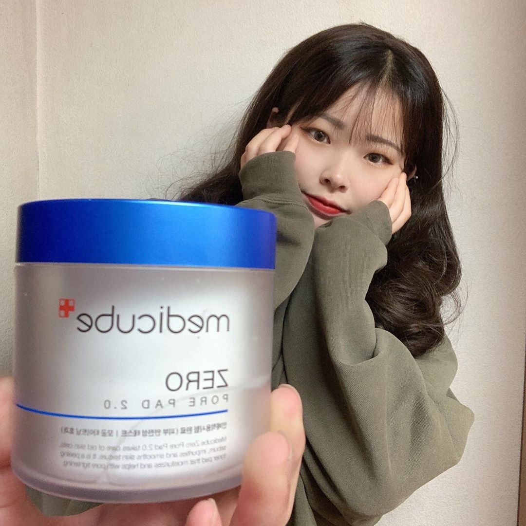혜원 on Instagram: “✨메디큐브 제로 모공 패드 2.0✨ -더욱 더 업그레이드되서 모공 타이트닝 효과가 가