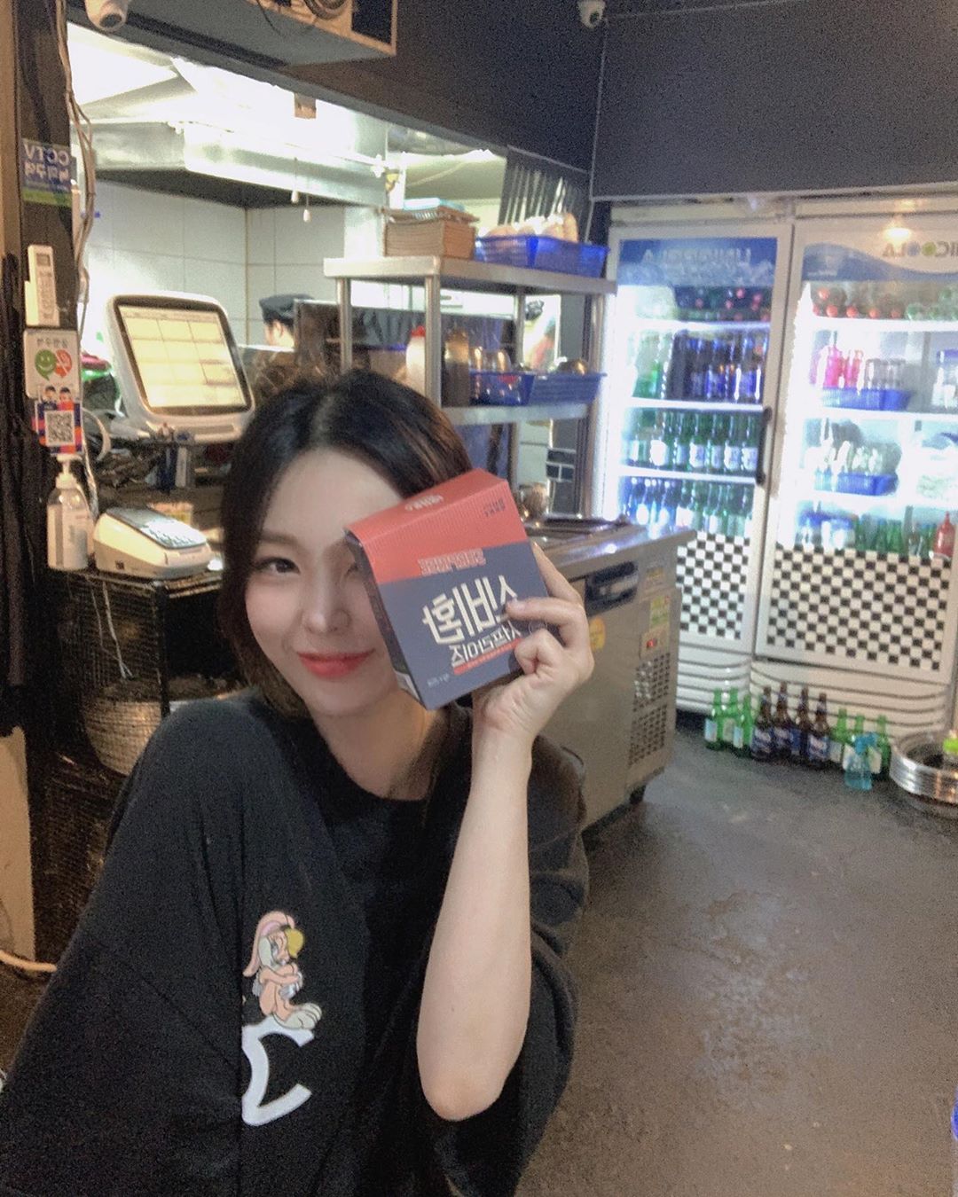 Lovely 🕊 on Instagram: “. 알쓰 다됐따,,신비환 없인 술 x 예전엔 토마토주스 하나면 해장끝이였는데,,”