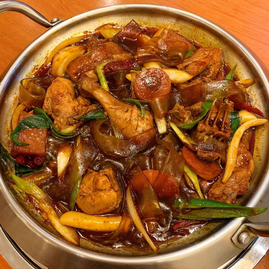 먹스타그램 on Instagram: “⠀ 흥부찜닭💛 ⠀ ⠀ 여러분 안녕하세요😊 오늘은 찜닭이닭!!!!!!!!!! 흥ᄇ