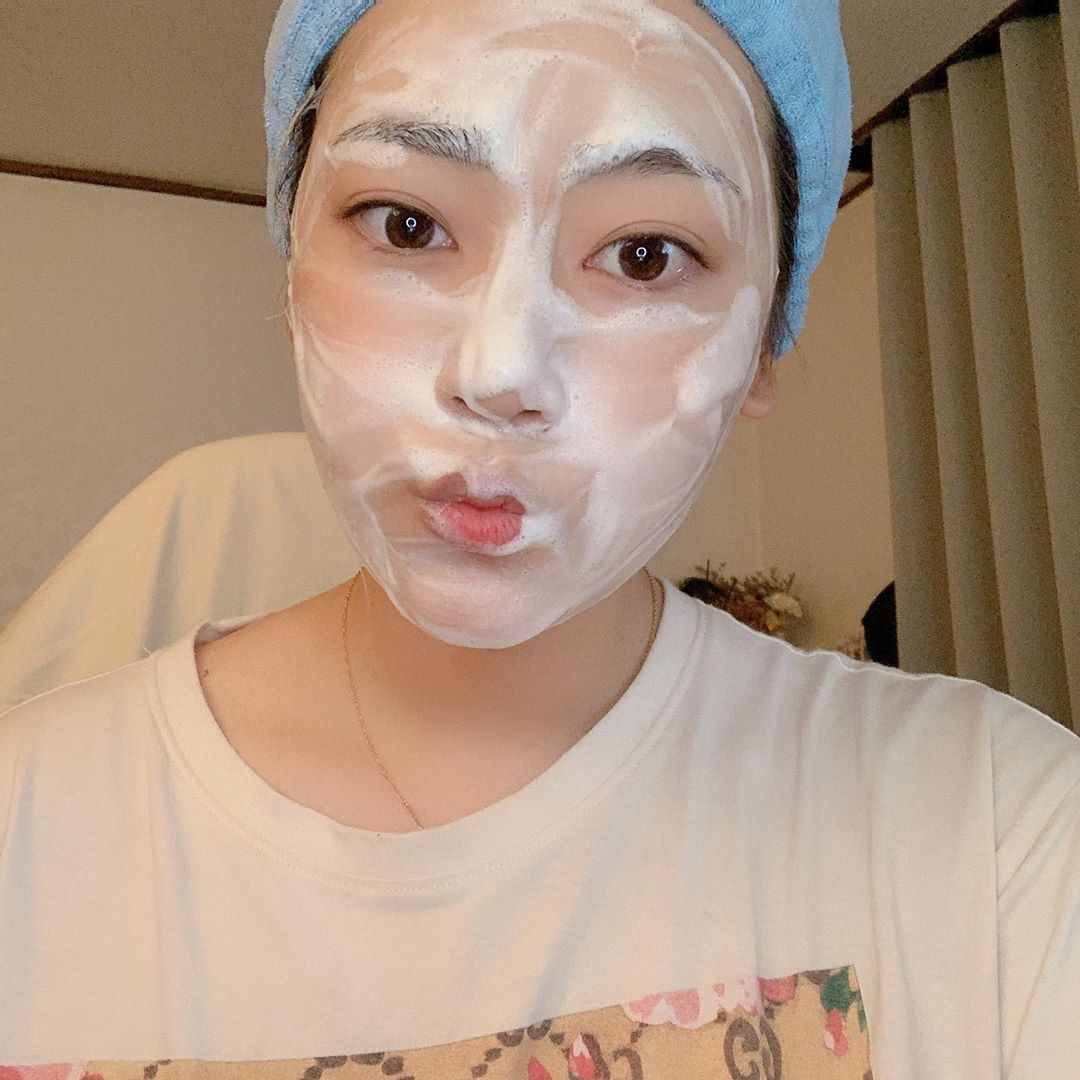nana on Instagram: “#에이프릴스킨 오느릉!! 폼폼폼 🥕폼클렌저!! 요즘 진짜 마스크를 계속 쓰고ᄋ