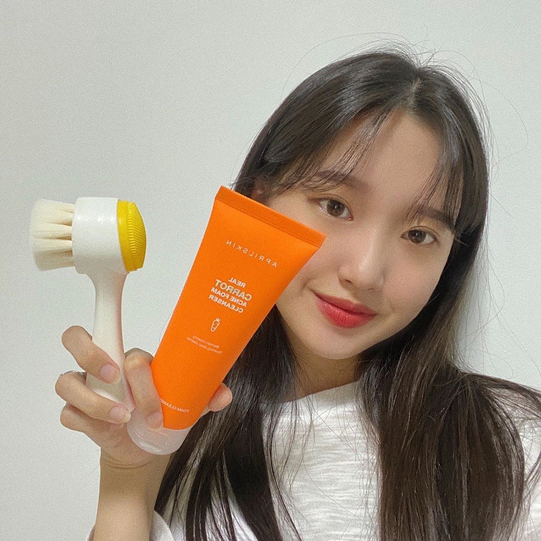 민지 on Instagram: “⠀ • 에이프릴스킨 리얼 캐롯 아크네 폼 클렌저 • ⠀ 사람들 ,, 겉보습, 속보습