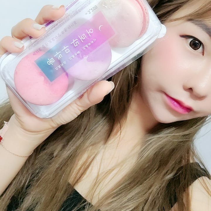 #GS25 #오로라마카롱 을 제공받아 작성한 솔직한 후기입니다.
-
마카롱 좋아하는 내가 선택한 #편의점디저트
오로라마카롱! 
-
이름 값 하는 오로라마카롱
스트로베리,블루베리,라즈베리
베리 삼총사가 모였다!
-
편의점에서 맛볼 수 있는 색다른 디저트!
달달하고 식감 좋은 루시카토 마카롱을
GS25에서 만날 수 있다니 진짜 대박! 너무 좋아!
_
_
#GS25디저트 #편의점마카롱 #투톤마카롱 #마카롱 #루이카토 #여심저격 #일상 #협찬 
#디저트 #맛스타그램 #먹스타그램 #일상스타그램 #마카롱덕후 #마카롱맛집