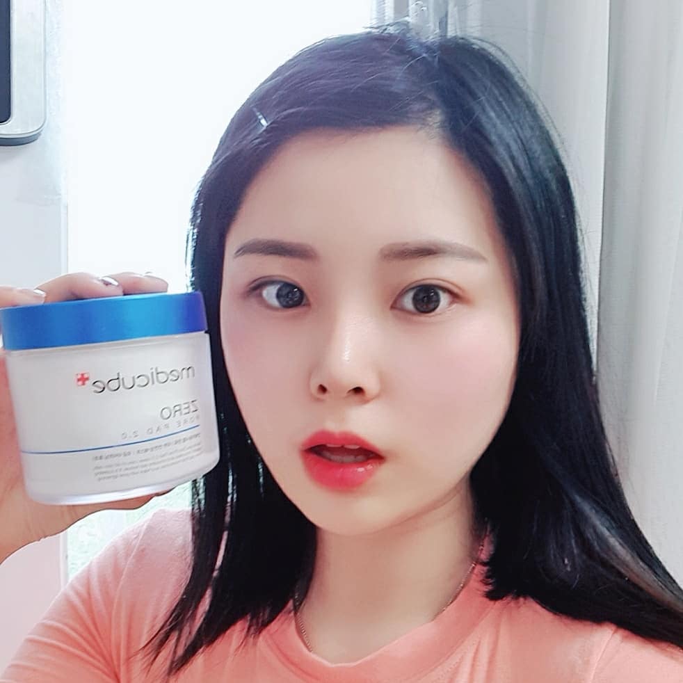 맞팔해요 on Instagram: “평소에 패드많이사용하는데 메디큐브 제로모공패드는 사용해보니 피부속이 너무촉촉해져서 화장도 너무잘먹고 인생템인거같아요! 요즘 피부관리를 하고있는데 너