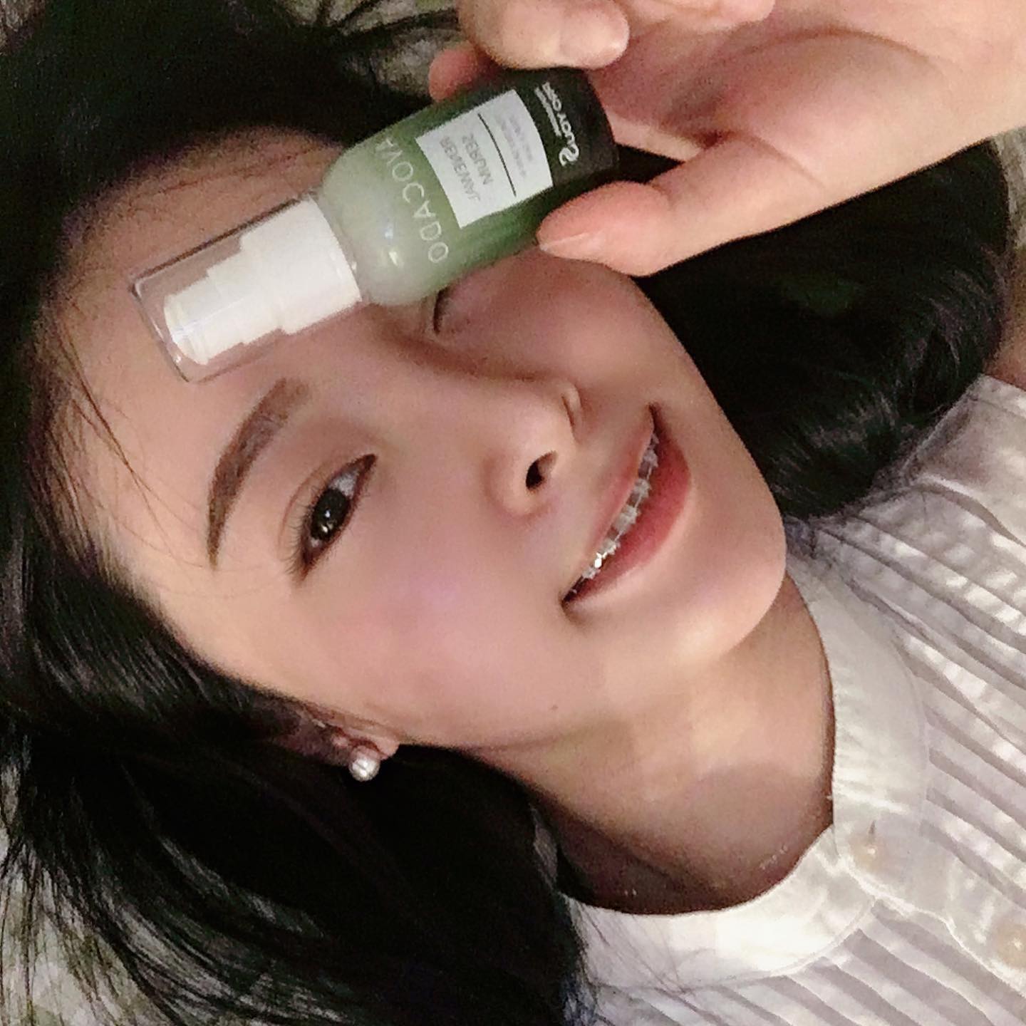 마스크때문에 여기저기 트러블 올라오고 흉지고
피부 다 망가졌다ㅏ🤬 나만 그러냐고!! 😭😭😭
⠀
⠀
피부 되돌려고 하나씩 알아보다가
🥑 열매 추출물로 트러블 진정,예방 효과있다는 세럼발견👀
⠀
일단 써보자 !!
여름에도 피부속 가뭄으로 고통받았는데
안당김 ㅇㄱㄹㅇ 산뜻한데 광도나고 보습력👏
빨갛게 올라온 얼굴도 제법 많이 가라앉음
⠀
마스크 트러블, 지복합성 피부가뭄, 얼굴 광나고 싶은 사람 이거 썼으면 함 🤭🤙🏻
⠀
#아보카도세럼 #트러블관리 #지성피부관리 #보습관리 #프로유 #프로유화장품 #세럼추천 #에센스추천 #proyoucosmetics #proyou #셀카 #셀피 #셀스타 #좋아요 #kbeauty #맞팔
