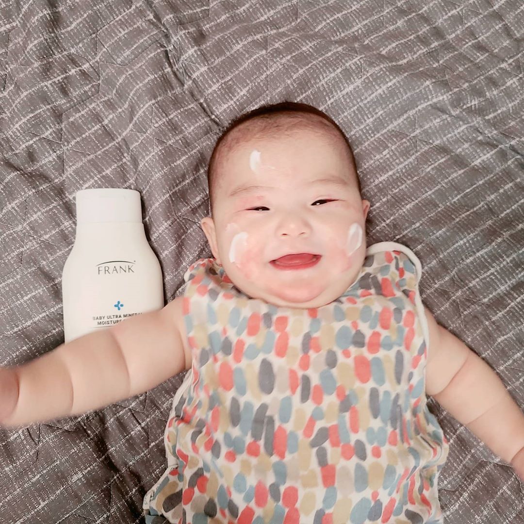 송나은 on Instagram: “#첫줄 친정에 갈때마다 유독 간지럽고 선우 피부도 더 뒤집어지는데 인테리어가 막 끝나 새집증후군같아요... 저는 선우한테 바르는건 제가 먼저 발라보는