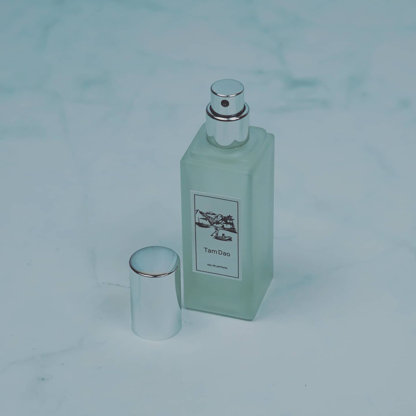 샌달 우드의 감각적이고 동양적인 매력이 잘 드러나는 로얄워터 탐다오...
우디계열의 차분한 향이 매력적인 항수!!

#협찬 #향수 #프리미엄향수 #로얄워터 #오드퍼퓸 #향수추천 #추천향수 #남자친구향수 #여자친구향수 #남자향수 #여자향수 #여름향수 #니치향수 #자연스러운향수 #flogrance #향기 #좋은향 #겨울향수 #데이트향수 #데이트 #ootd