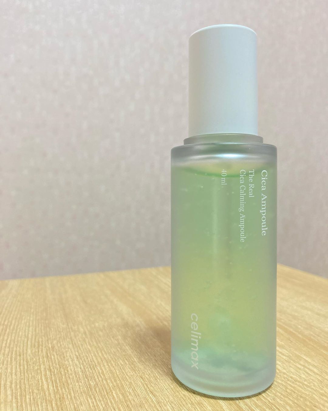 윤예림 on Instagram: “시카 카밍 앰플🌿 수부지에 좋을 것 같은 수분을 채워주는 느낌! 바르면 피부를 시원하게 해줘서 그 부분이 가장 맘에 들고, 향도 좋다. 돌려서 나오는 스포
