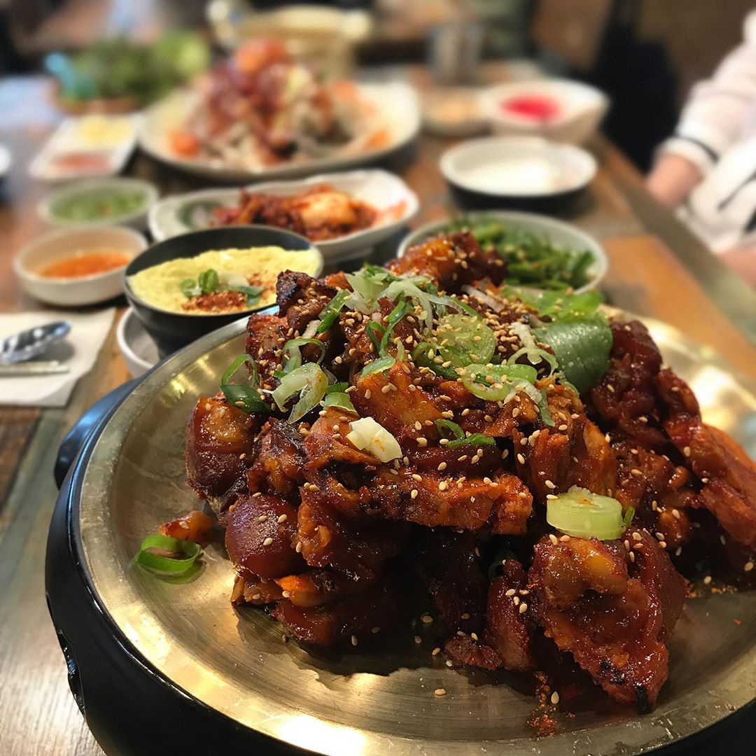 @review.note shared a photo on Instagram: “#호야네족발 ⠀ 📍 서울 성동구 하왕십리동 966-37 별관 ⠀ 🕛 매일 12:00 - 00:00 ⠀ 🏷 ᄇ
