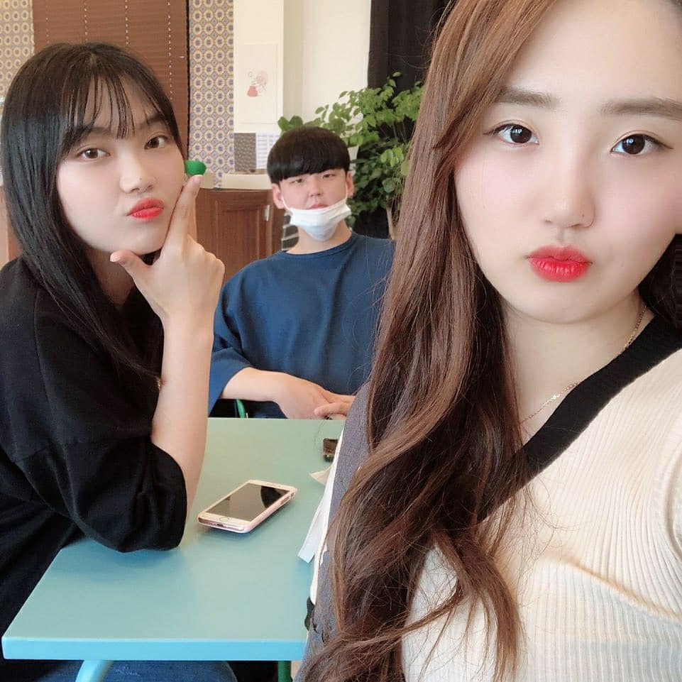 강아지3명 사람 3마리😄😄
 저녁에 합류한 ranyoung_325
.
.
.
alohadd_255 
#강아지 #강아지그램 #댕스타그램 #멍스타그램 #애견카페 #휴가 #말티즈 #선팔 #맞팔 #선팔하면맞팔 #일상 #선팔맞팔 #좋아요 #선팔환영 #소통 #데일리 #맞팔선팔 #팔로우 #daily #선팔맞팔환영 #셀스타그램 #셀카 #선팔해요 #좋아요반사 #맞팔하면선팔 #selfie #맞팔선팔환영 #ootd  #셀피 #f4f