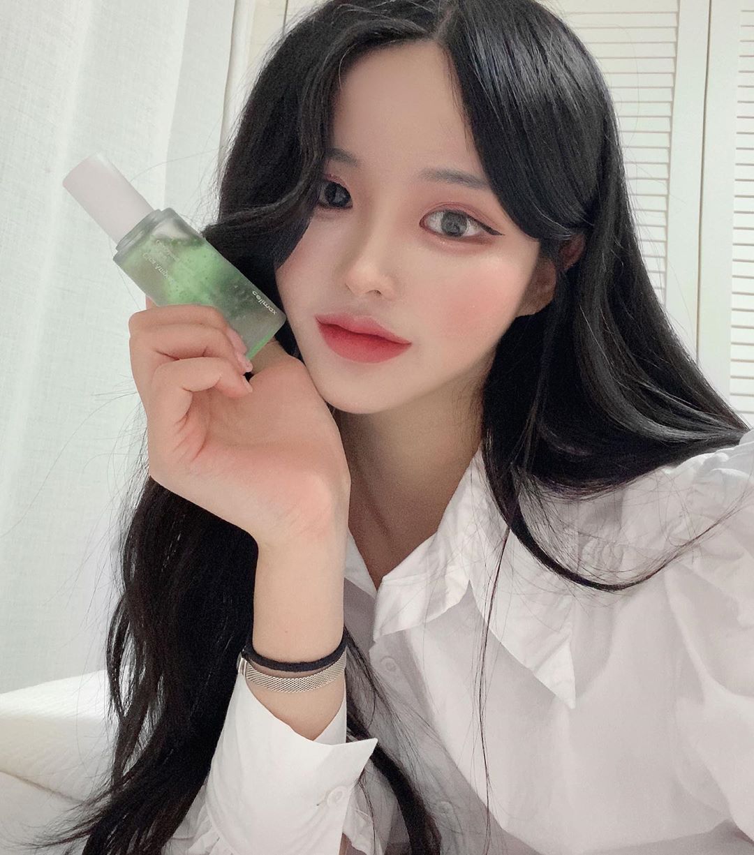 예지(yezi) on Instagram: “역시 피부진정은 셀리맥스 시카앰플💚 . . #셀리맥스 #셀리맥스시카앰플 #셀리맥스솔직후기”