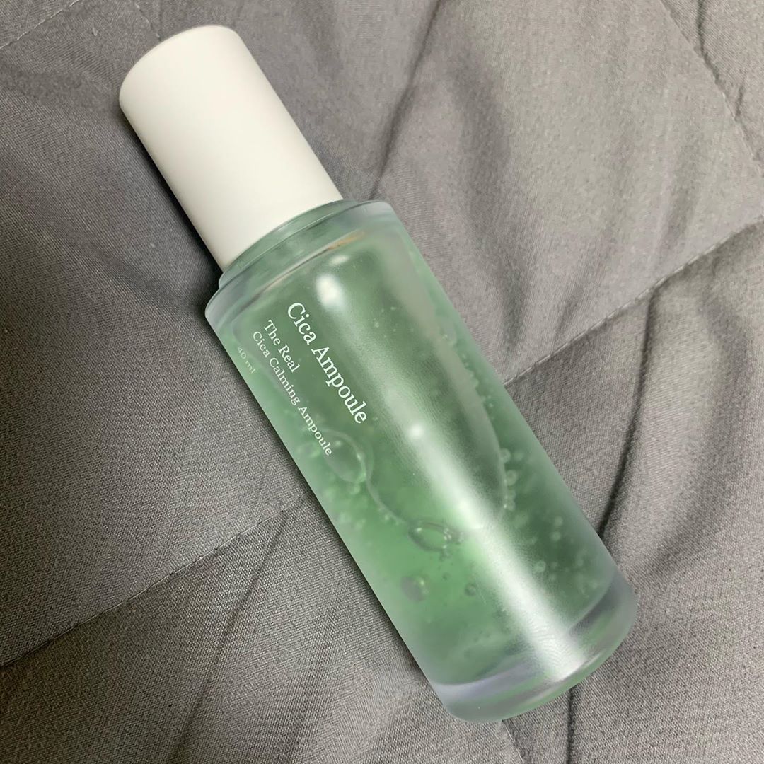 소영 ( 19 ) on Instagram: “[셀리맥스 시카 카밍 앰플] ⠀ 여름이어도 앰플은 꼭꼭 챙겨 바르는데 부담없이 바르기 좋은 산뜻함과 쿨링감 .. 최고다 ㅠㅠ 어떤 피부타입에도 잘 맞는 제품