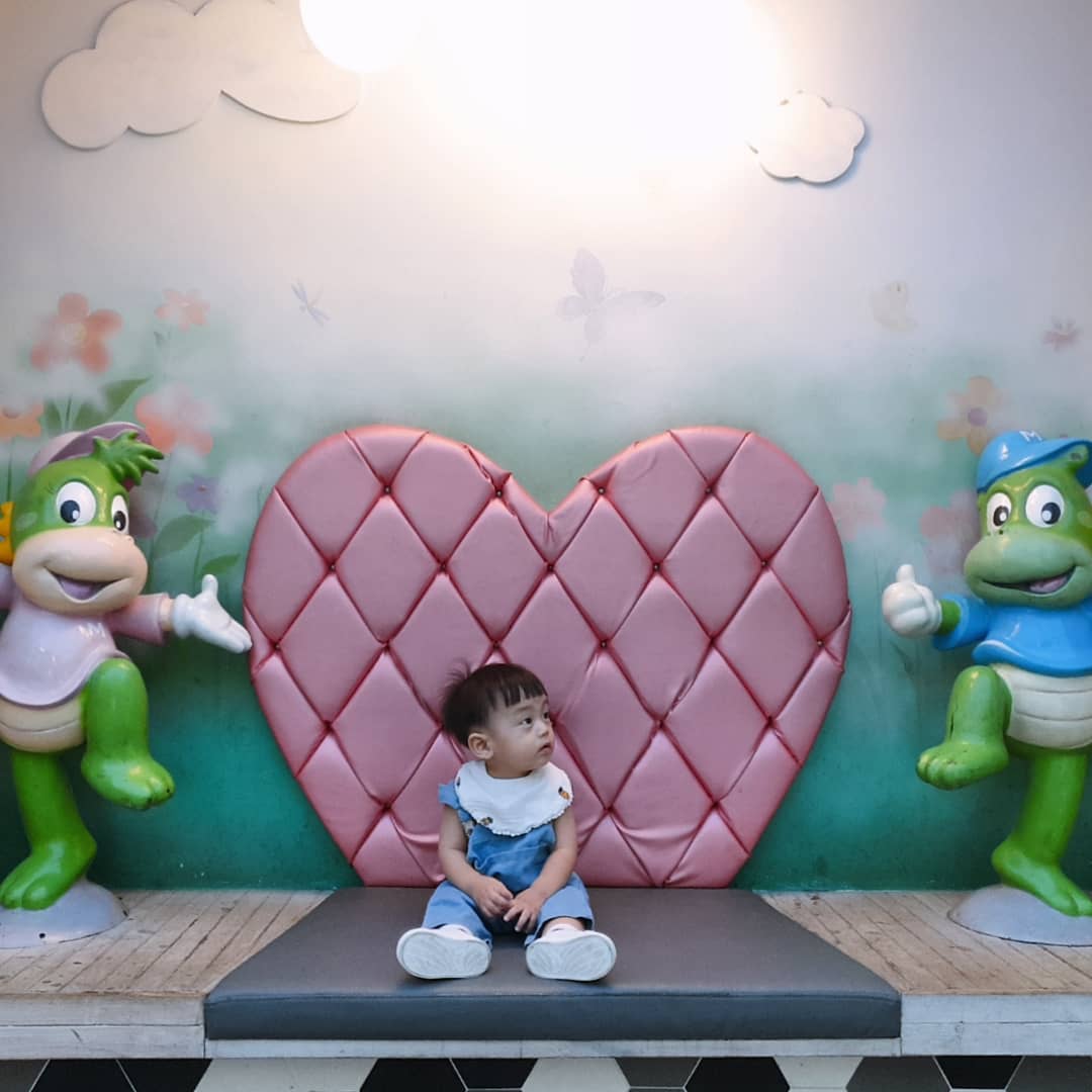 -

사진 찍을 때 
이렇게 협조잘해준다고?

이(쁜 내)새끼야♡

#포토존
#미르아동병원
#코찔찔이
#인생극장윤재편