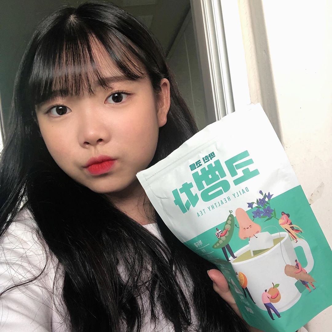 서린 on Instagram: “🌿코뻥차🌿 . 👃🏻코뻥차는 목, 기관지, 비염에 좋다고 알려진 천연원물 7가지를 최적으로 블랜딩해서 만들어진 제품이에요 ! 작두콩의 구수한맛, 페퍼민트의 시