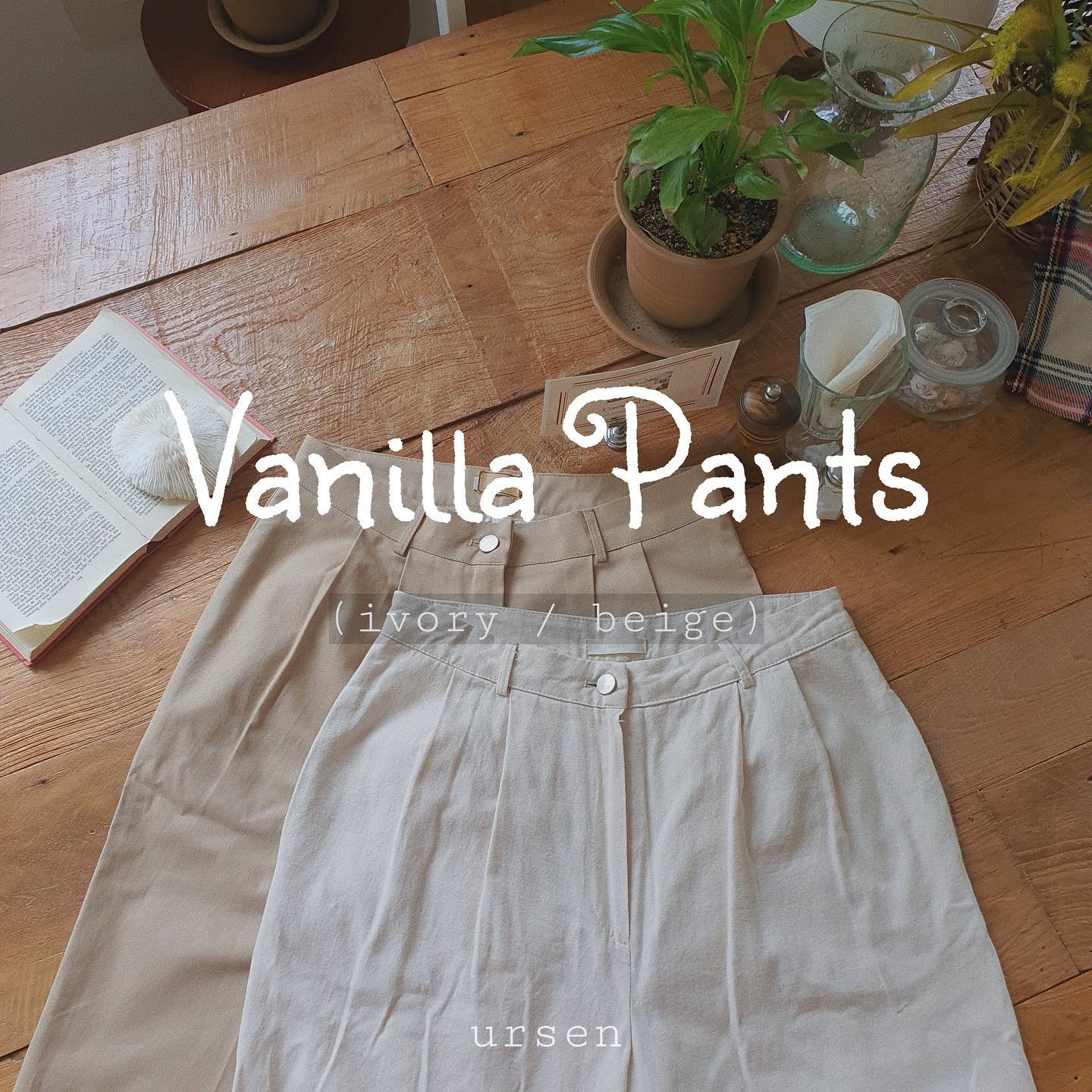 [바닐라 팬츠]
⠀
•color: ivory / beige
•size: s / m
⠀
마켓 초창기에 진행했던 바닐라팬츠입니다🍦
가을 색상을 추가하여 한번 더 진행하게 되었어요!!
처음 진행했던 가격보다 3,000원 정도 할인 된 가격에
만나 보실 수 있게 되었답니다🦔
⠀
초창기에 아이보리를 진행하게 되면서
마켓 이후에도 편하고 예쁘게 자주 입어왔던 상품이라
적극 추천드려요♩¨̮⑅
⠀
깔끔한 와이드 핏의 핀턱팬츠입니다!
적당한 와이드 핏으로 코디하기에도 편하고
핀턱주름이 있어 포인트 주기도 좋아요☺️