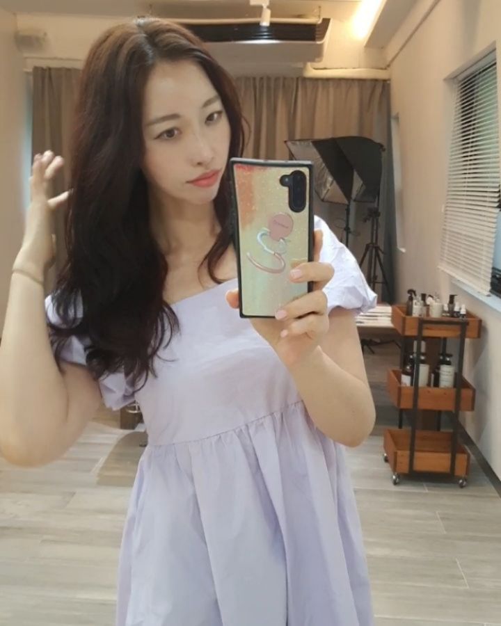 Jiae Kim on Instagram: “#협찬 . 뷰블리통통이 저번에 헤어샵샷 한번 올렸었죵? . 정말이지 올만에 펌하는거고, 코로나땜 조심스럽고 망설였는데. 대표님이 첨부터 끝까지 모든 과정을 꼼꼼하게