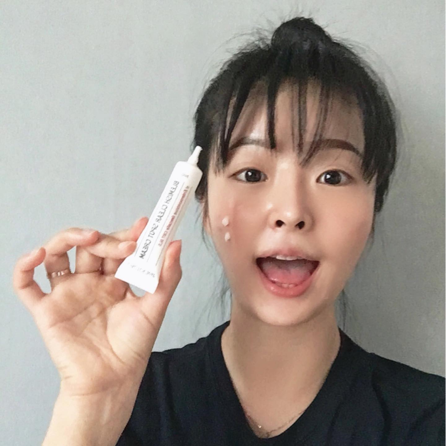 #협찬
진심 트러블 피부에 산증인이 될수 있을것같다ㅋㅋㅋㅋ 
주변에 나 피부 많이 좋아진것 같지않냐고 먼저 물어보고 다닐정도
⠀
피부 울긋불긋 엄청 올라와서 스트레스 엄청 받았는데
전에 받은 플로라 크림하고 같이 병행해서 스팟크림 사용했더니 일주일만에 다 가라앉았닼ㅋㅋㅋㅋㅋ
⠀
지금은 빨갛게 자국 남은거 흐려지는중 (•̀ᴗ•́) و ̑̑
⠀
역시 프로바이오틱스 25년이상 연구한 락토클리어만의 유산균 특허 발효 ! 
⠀
마스크패드도 두세군데 써봤는데 여기는 ㄹㅇ거즈패드라 각질정돈 더 잘됨
엠보싱도 빵빵 팩처럼 올려도 좋은듯 (너무 만족해서 찬양중ㅋㅋㅋㅋ)
⠀
#여드름크림 #트러블크림 #여드름스팟크림 #여드름화장품 #마이크로바이옴화장품 #프로바이오틱스화장품 #락토클리어 #블레미쉬클리어스팟크림 #마스크패드 #문제성피부 #트러블 #여드름 #트러블화장품 #셀카 #개구리같음 #🐸 #selfie #맞팔 #좋아요 #좋아요반사 #kbeauty