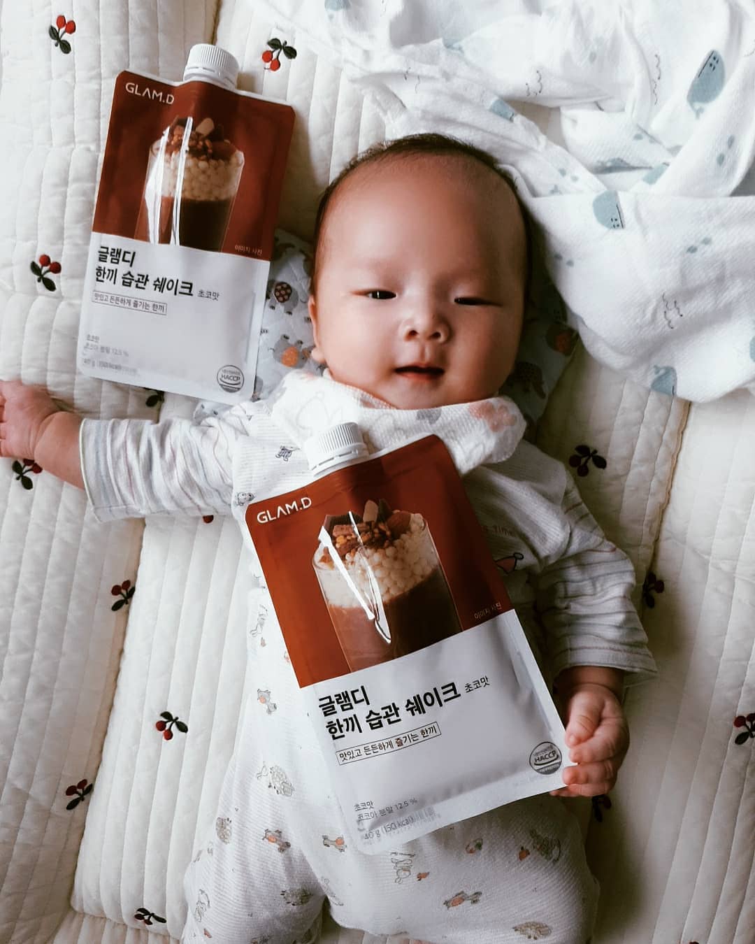 김솔잎 on Instagram: “๑협찬๑ 밤낮없는육아👼 뒤돌아서면울고.안보이면울고.. 밥먹을시간도없는데ㅠㅠ글램디한잔이면든든해요! 전개인적으로 우유넣으면초코우유맛. 물넣으면진한제티