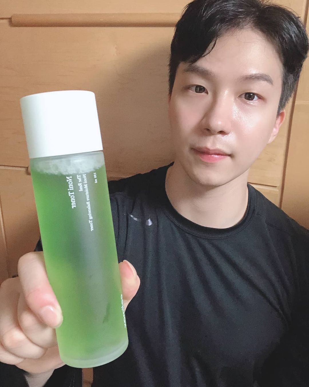 이동헌 / '언더독의 반란' 작가 / 前 킥복싱선수 on Instagram: “피부에 좋은 영양분이 가득한 노니추출물이 80%가 함유된 노니토너 . 촉촉하고 흡수가 잘 되어 당기는 느낌이 없다!”