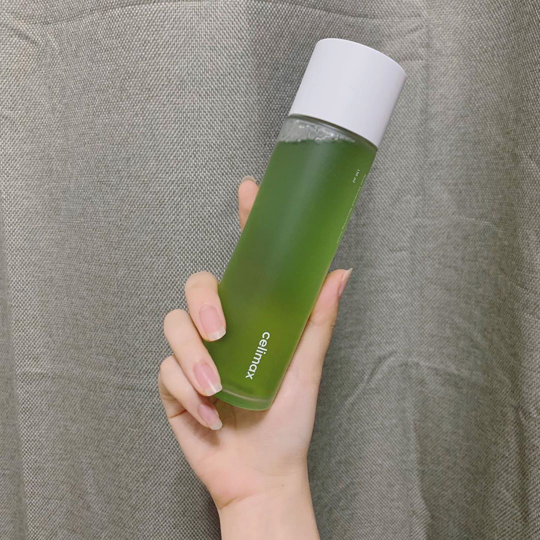 회 정 ✈ on Instagram: “[셀리맥스 노니토너] -노니열매추출물 80% 와 노니씨오일 함유 -요즘처럼 장시간 마스크 착용과 평소 불규칙한 수면패턴으로 인해 피부트러블이 잦은데 노니 토