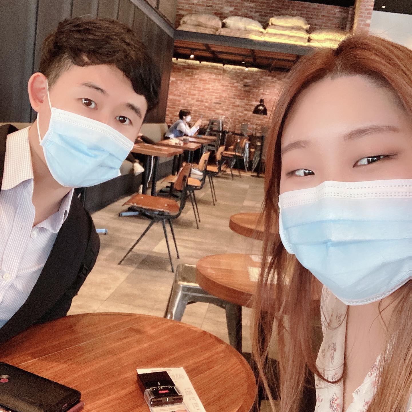 마스크 일상
테이크아웃 일상
그래도 잘 지내고 있습니다
#코로나시대의일상 #이제마스크그만쓰고싶다